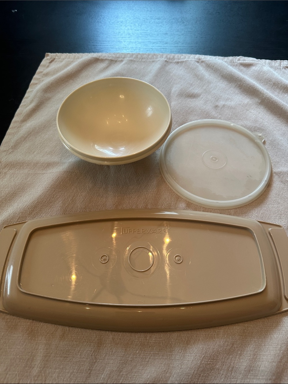 Tupperware Beige/Cream Plastic Serving Bowl Set with Lids